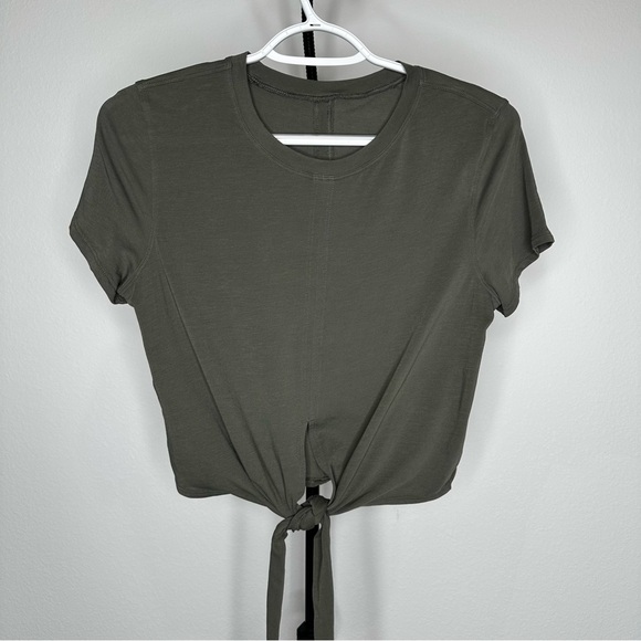 Lululemon All Tied Up Tee Dark Olive Green Size 6 Cropped Tie Front Top - Picture 1 of 7